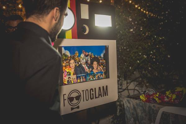 alquiler de fotomatón y photocall para bodas y eventos